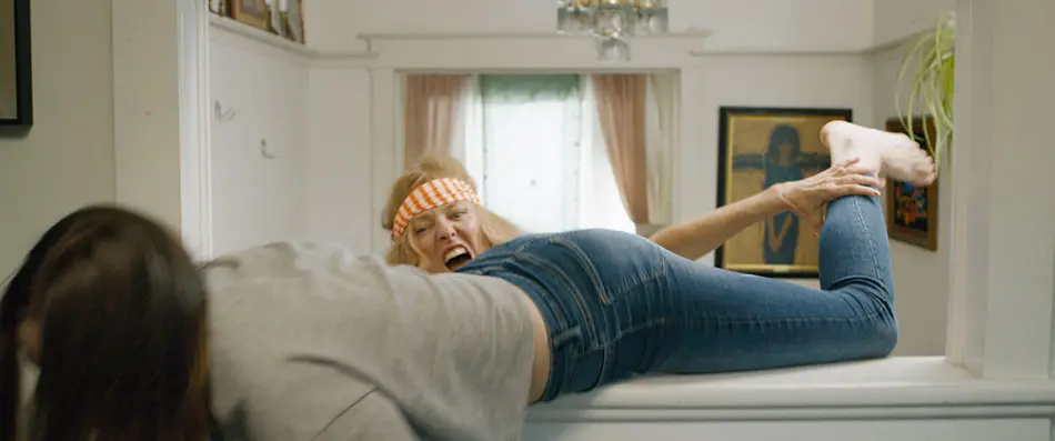 “Far more sinister than throw pillows” – red Band Trailer for ‘Homewrecker’